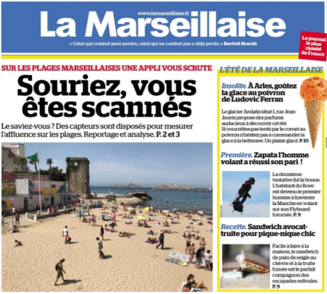 Il s'agit de la une du quotidien La Marseillaise du 5 août 2019, sur laquelle on peut voir le gros titre "Souriez vous êtes scannés", et pour sous-titre : "Le saviez-vous ? Des capteurs sont disposés pour mesure l'affluence sur le plages." Ces deux titres sont illustrés par une photo d'une petite plage ensoleillée avec une trentaine de personnes.