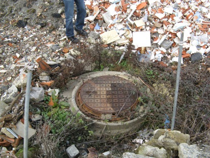 Gravats et bouche d'accès sur le réseau d'eaux pluviales